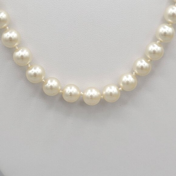 Womens White Imitation Pearl Necklace Fish Hook Closure Princess Length 18 in - Picture 4 of 6